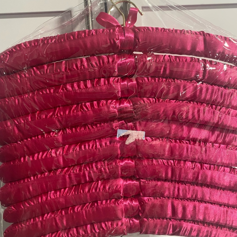 Luxurious Satin Padded Hangers - Fuchsia - Picture 2 of 3